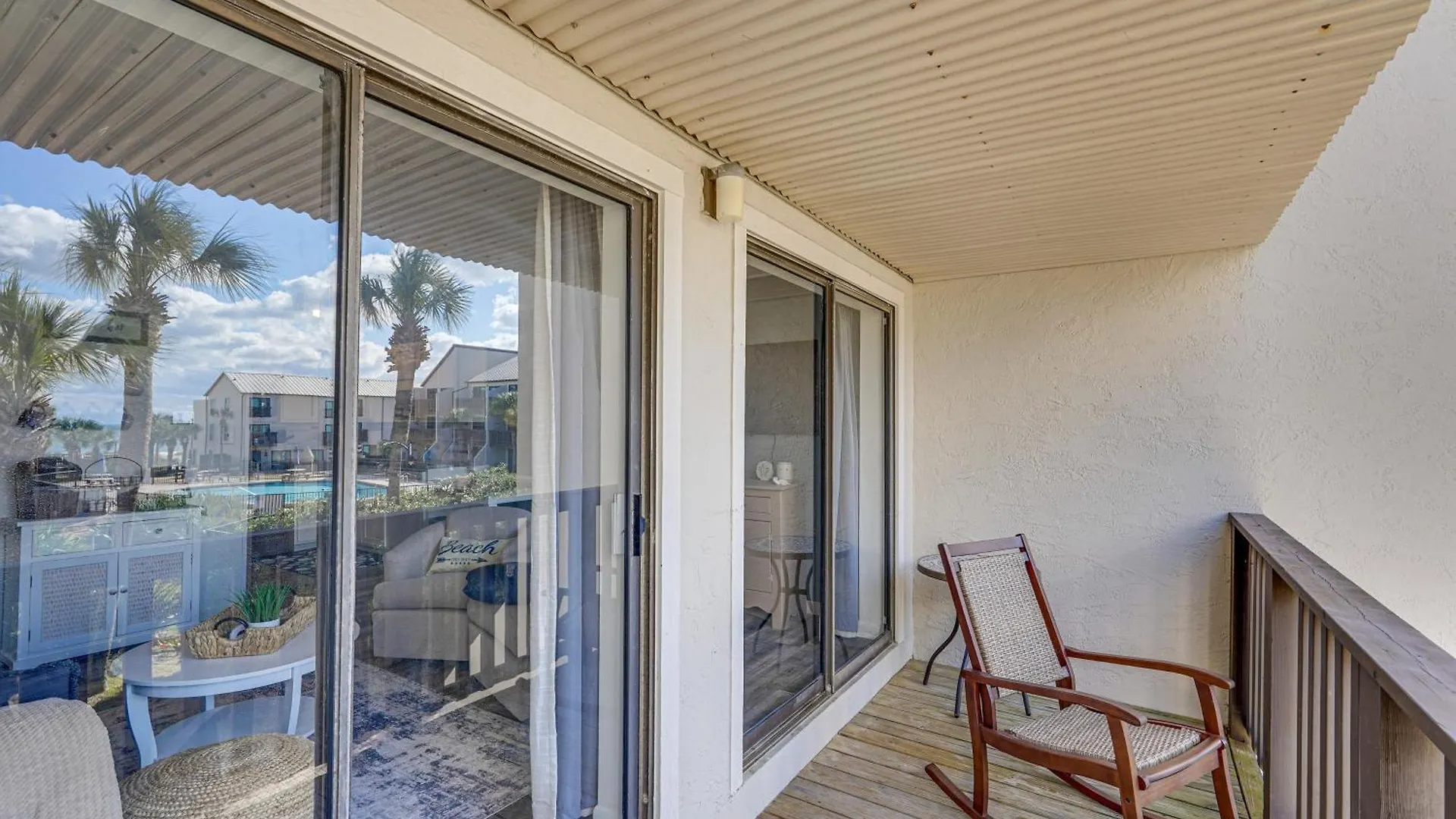 Coastal Pcb Condo - Walk To The Ocean! Panama City Beach Apartment