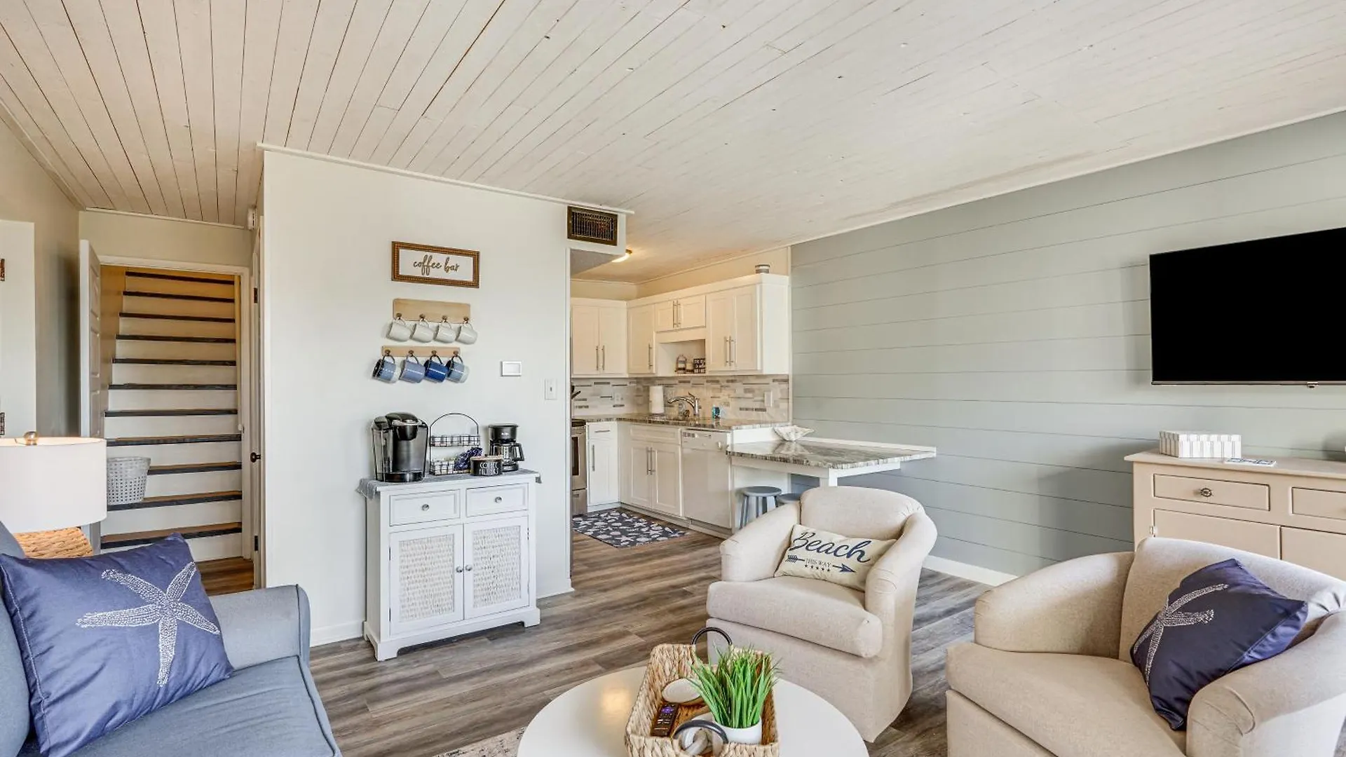 Coastal Pcb Condo - Walk To The Ocean! Panama City Beach Apartment