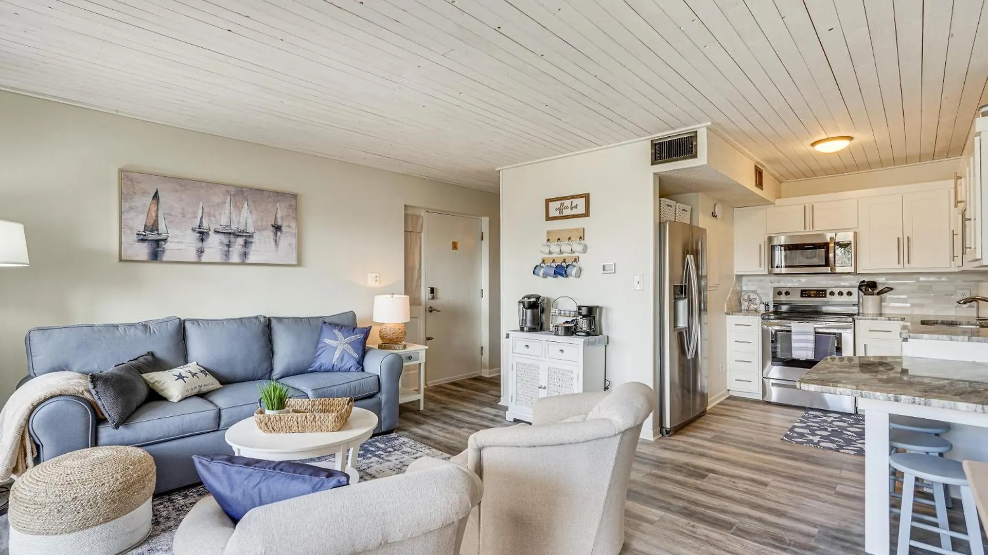 Coastal Pcb Condo - Walk To The Ocean! Panama City Beach Apartment